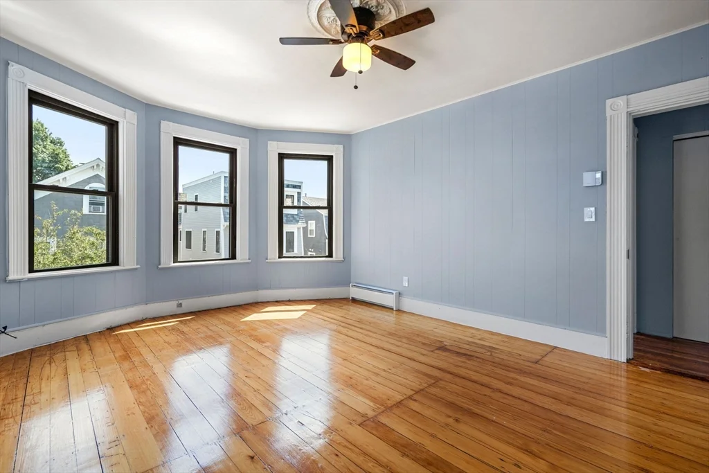 3 bed, 1 bath apartment for rent at 526 E 5th St Unit 3, South Boston — photo 2 of 24