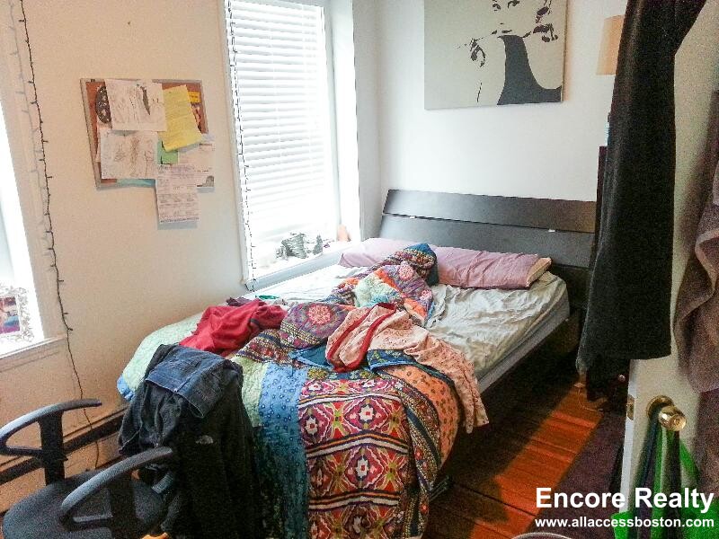 4 bed, 2 bath apartment for rent at 526 Harvard St Unit 3, North Brookline — photo 6 of 16