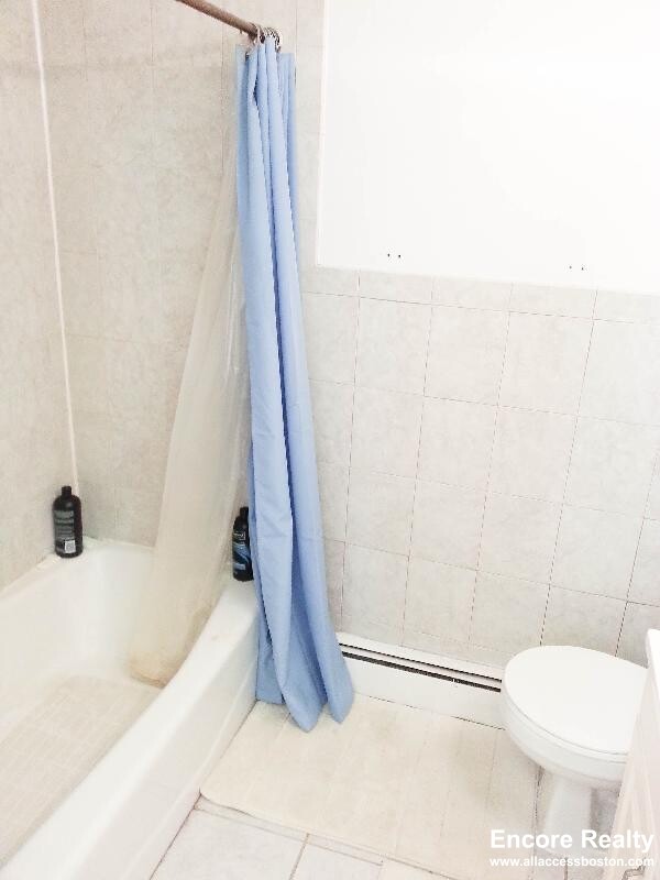 4 bed, 2 bath apartment for rent at 526 Harvard St Unit 3, North Brookline — photo 5 of 16