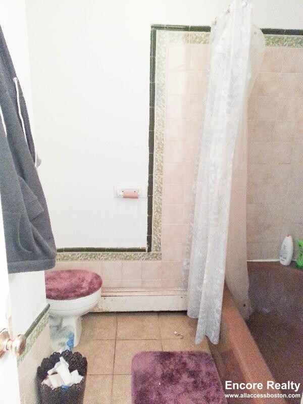 4 bed, 2 bath apartment for rent at 526 Harvard St Unit 3, North Brookline — photo 3 of 16
