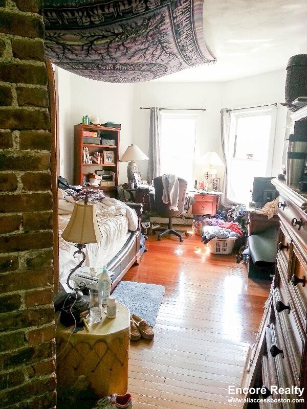 4 bed, 2 bath apartment for rent at 526 Harvard St Unit 3, North Brookline — photo 7 of 16