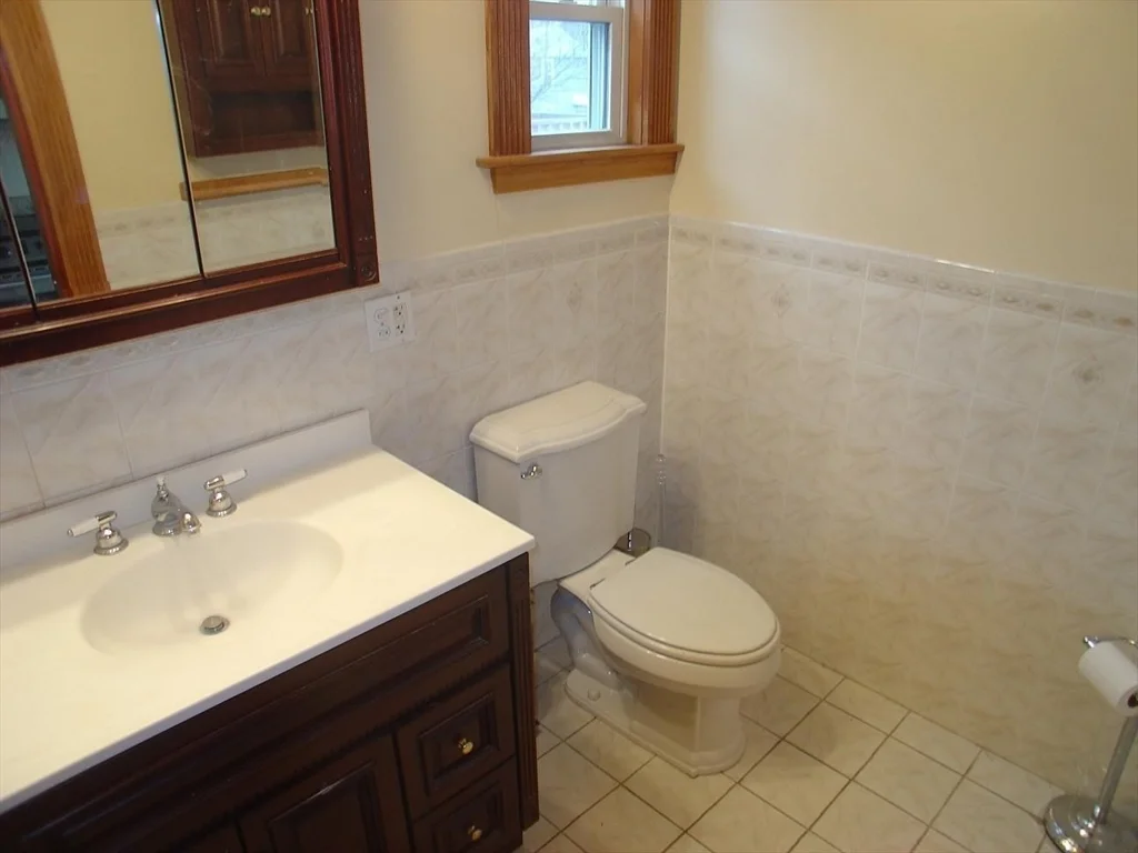 2 bed, 1 bath apartment for rent at 527 3rd St Unit 2, South Boston — photo 7 of 12