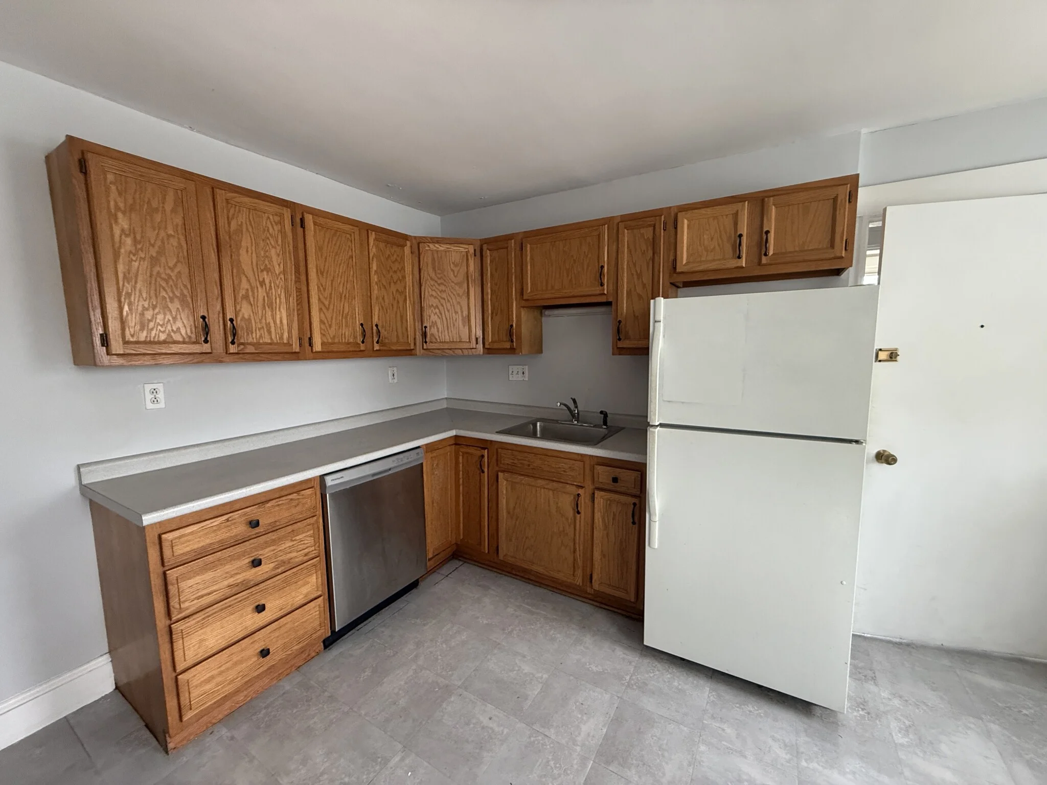 3 bed, 1 bath apartment for rent at 527 Gallivan Blvd Unit 3, Dorchester — photo 3 of 15
