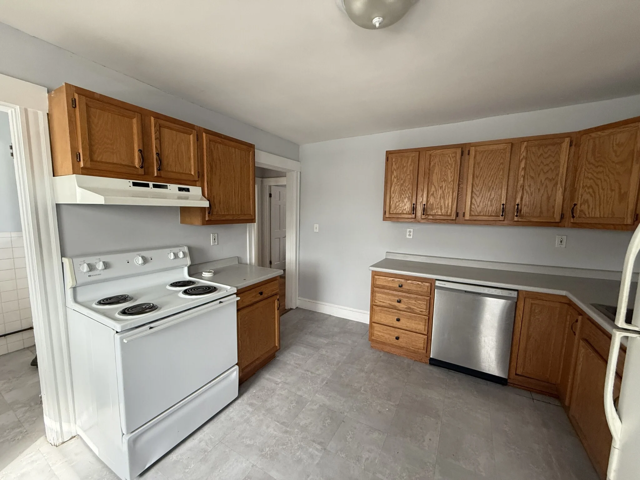 3 bed, 1 bath apartment for rent at 527 Gallivan Blvd Unit 3, Dorchester — photo 2 of 15