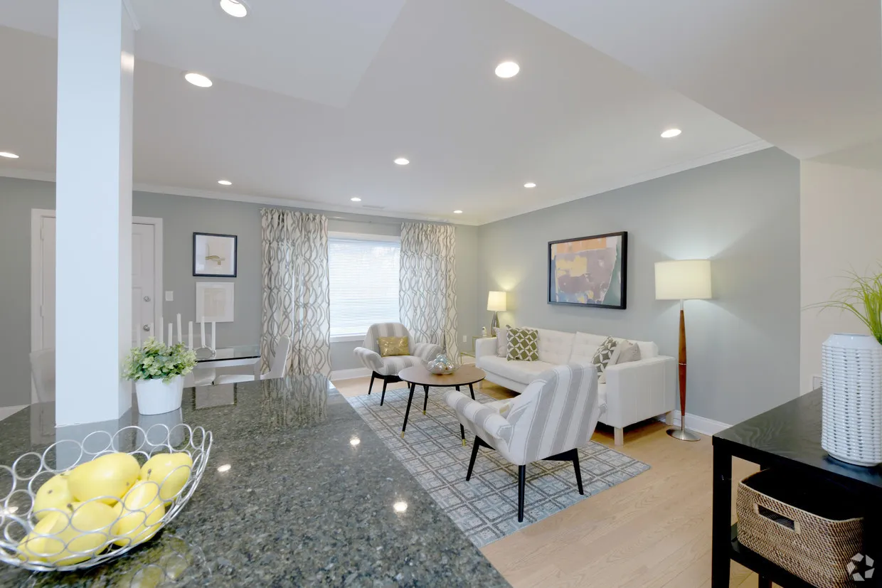 2 bed, 1 bath apartment for rent at 527 Vfw Pkwa Unit V527, Chestnut Hill — photo 3 of 8