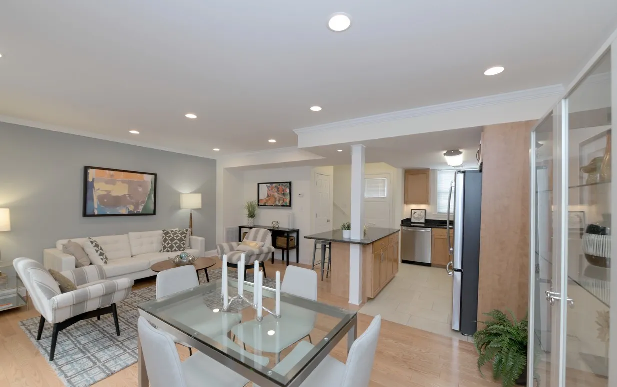 2 bed, 1 bath apartment for rent at 527 Vfw Pkwa Unit V527, Chestnut Hill — photo 4 of 8