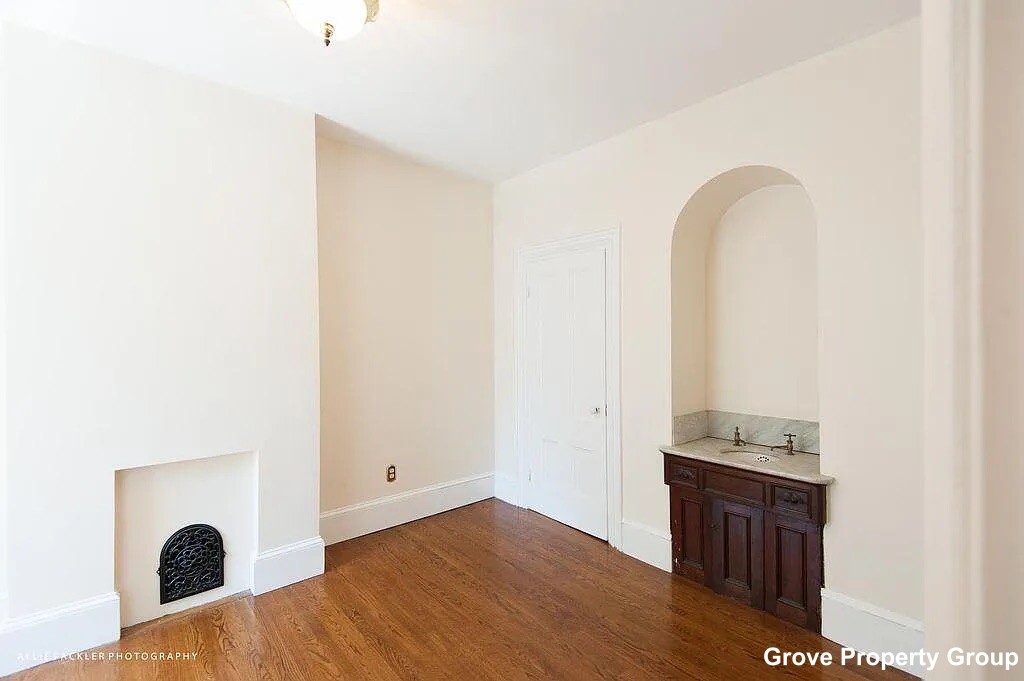 4 bed, 1 bath apartment for rent at 527 West Fourth St Unit 1, South Boston — photo 4 of 22