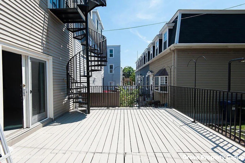 4 bed, 1 bath apartment for rent at 527 West Fourth St Unit 1, South Boston — photo 2 of 22