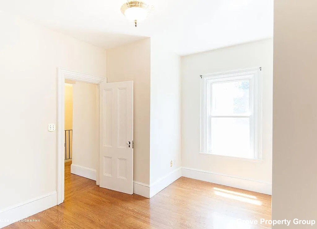 4 bed, 1 bath apartment for rent at 527 West Fourth St Unit 1, South Boston — photo 5 of 22