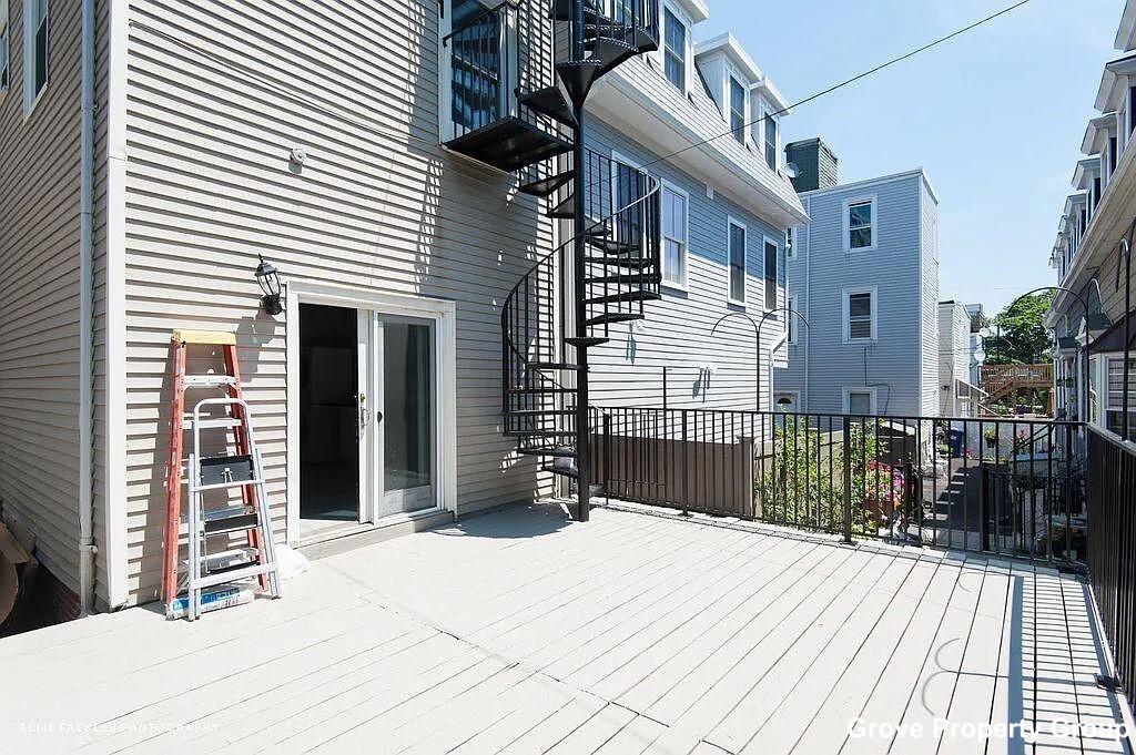 4 bed, 1 bath apartment for rent at 527 West Fourth St Unit 1, South Boston — photo 1 of 22