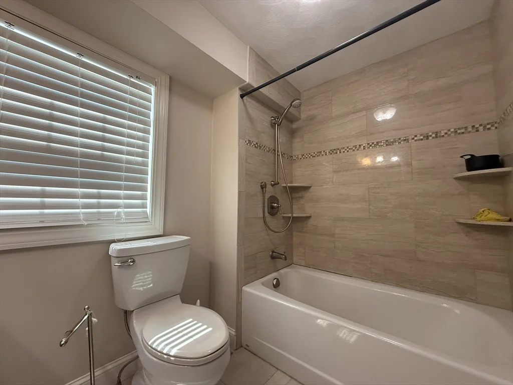 3 bed, 2 bath apartment for rent at 5273 Washington St Unit I, West Roxbury — photo 6 of 9
