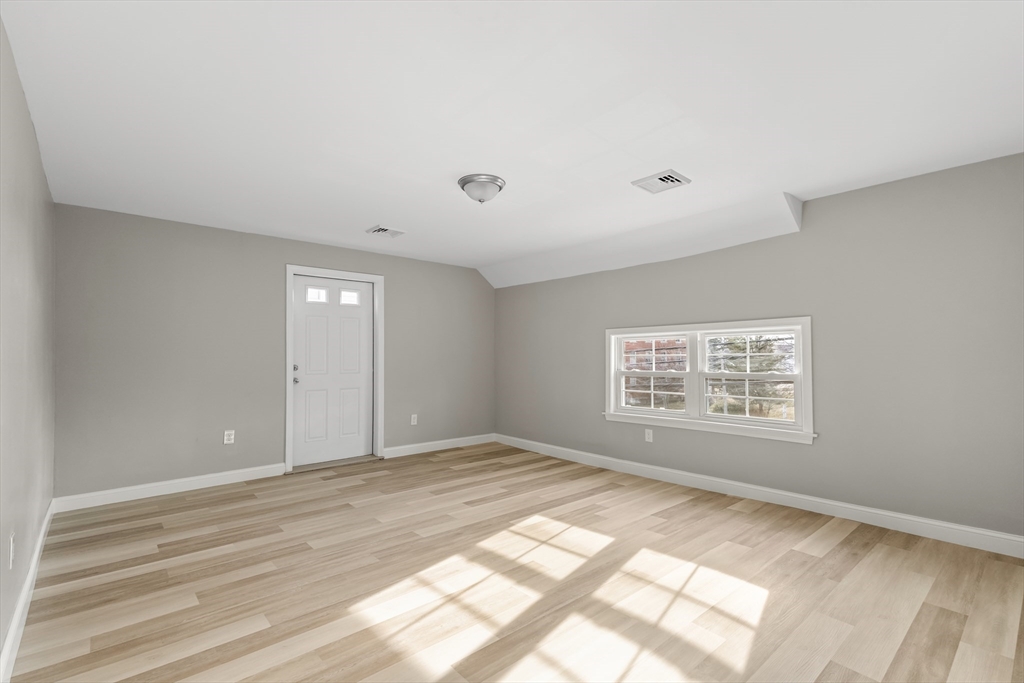 3 bed, 1 bath apartment for rent at 528 Eastern Ave Unit 2, Fall River — photo 5 of 13