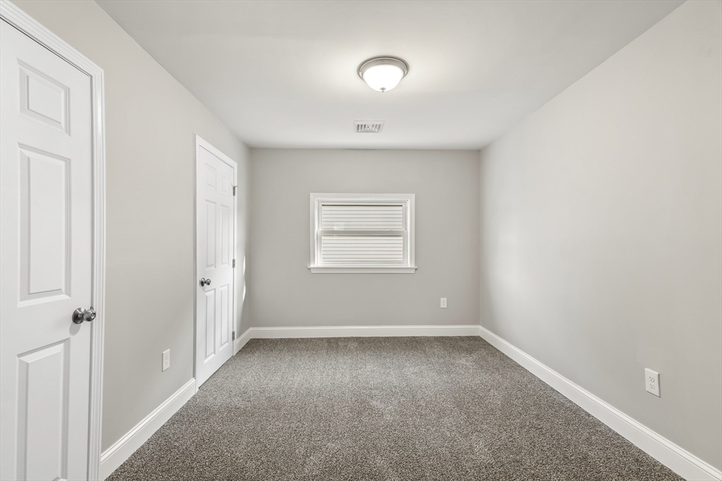 3 bed, 1 bath apartment for rent at 528 Eastern Ave Unit 2, Fall River — photo 11 of 13