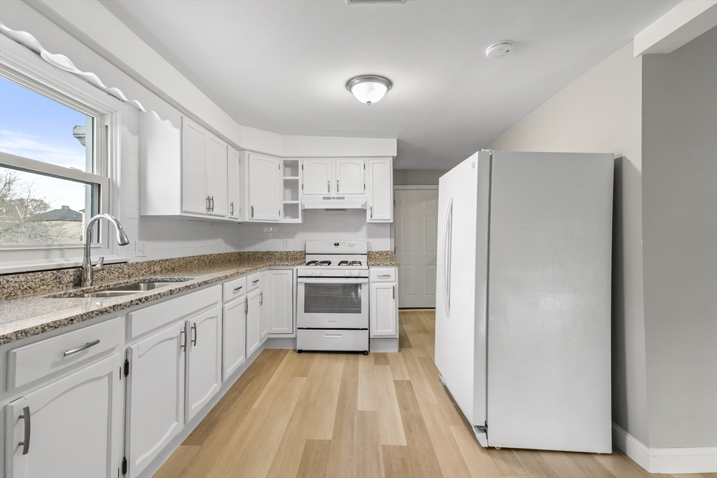 3 bed, 1 bath apartment for rent at 528 Eastern Ave Unit 2, Fall River — photo 2 of 13