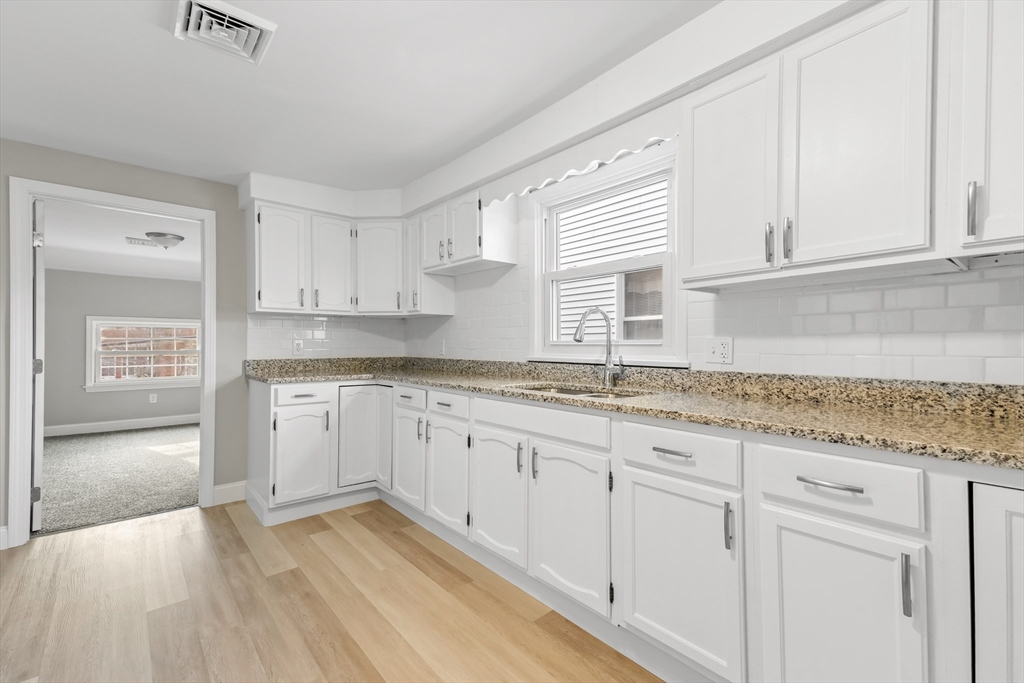3 bed, 1 bath apartment for rent at 528 Eastern Ave Unit 2, Fall River — photo 3 of 13