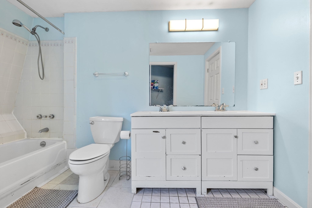 2 bed, 1 bath apartment for rent at 528 Medford Unit 3, Charlestown — photo 9 of 14