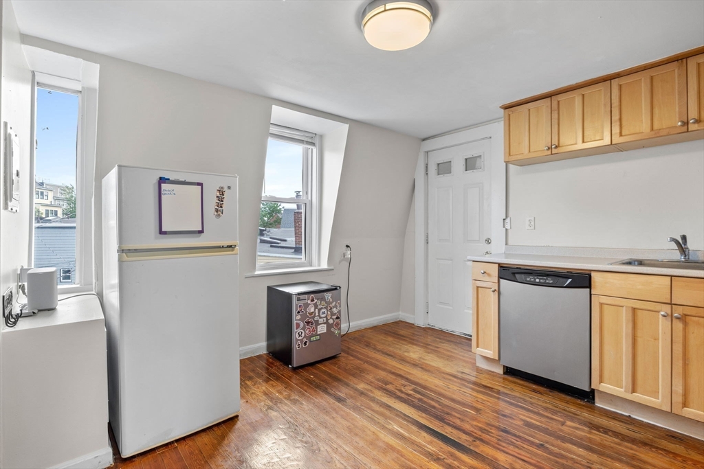 2 bed, 1 bath apartment for rent at 528 Medford Unit 3, Charlestown — photo 3 of 14