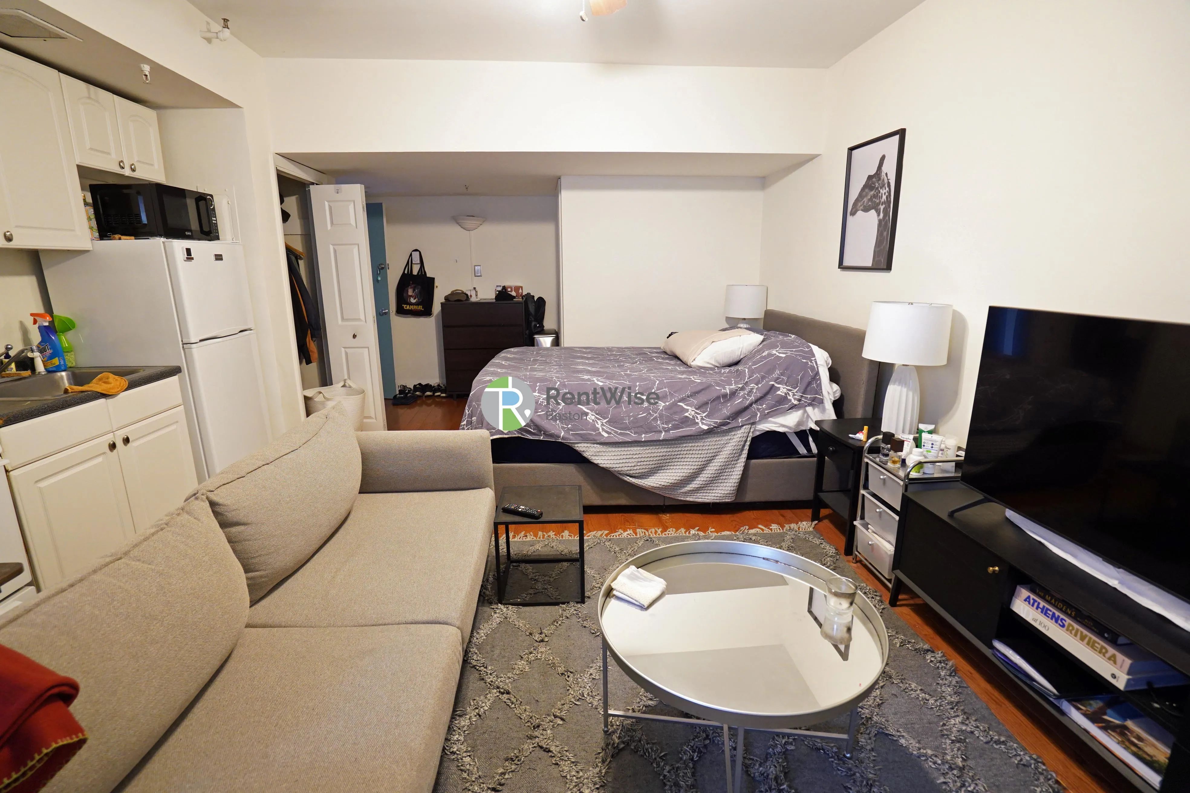 Studio bed, 1 bath apartment for rent at 529 Beacon St Unit 1, Back Bay — photo 1 of 11