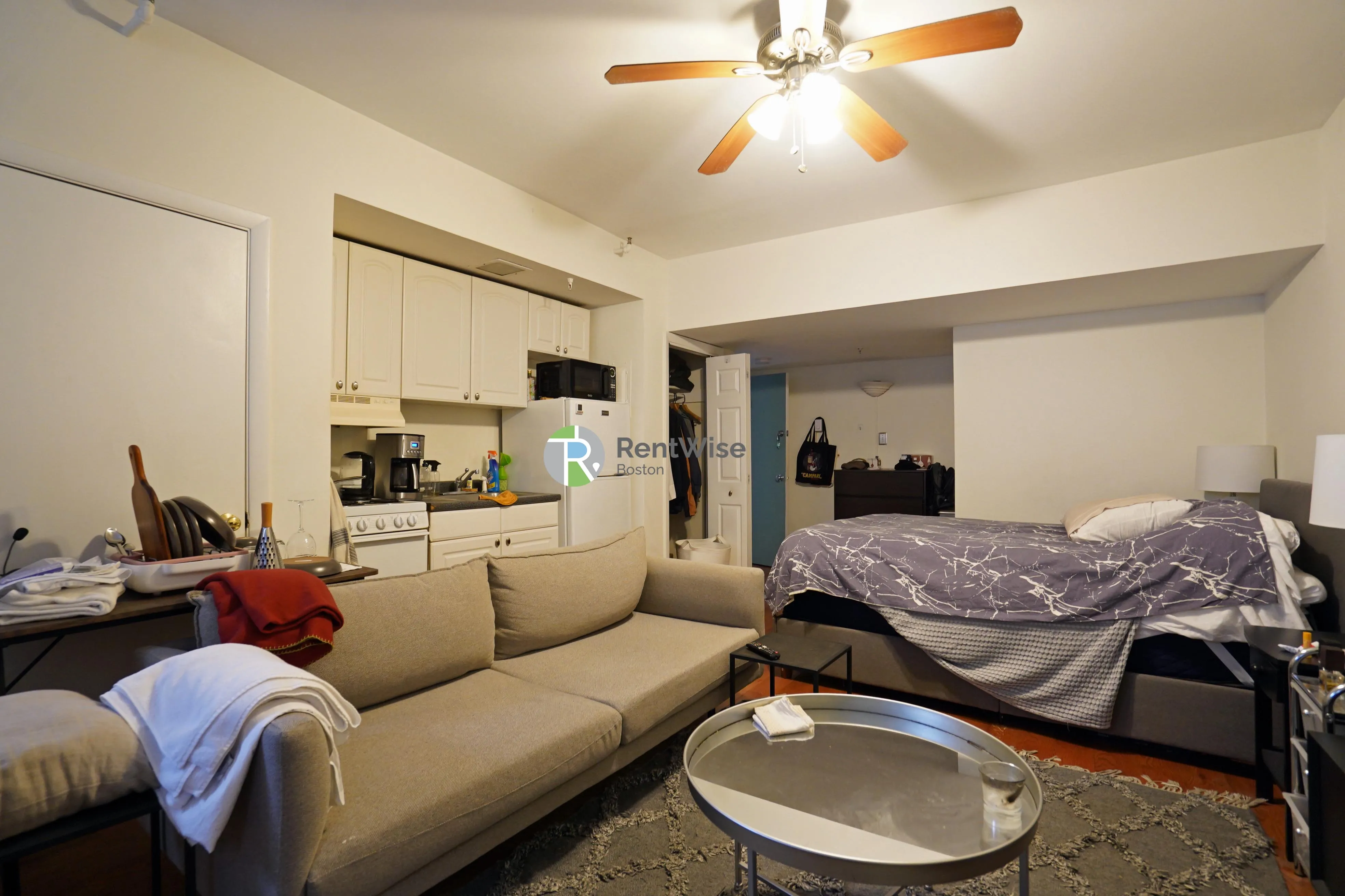 Studio bed, 1 bath apartment for rent at 529 Beacon St Unit 1, Back Bay — photo 4 of 11