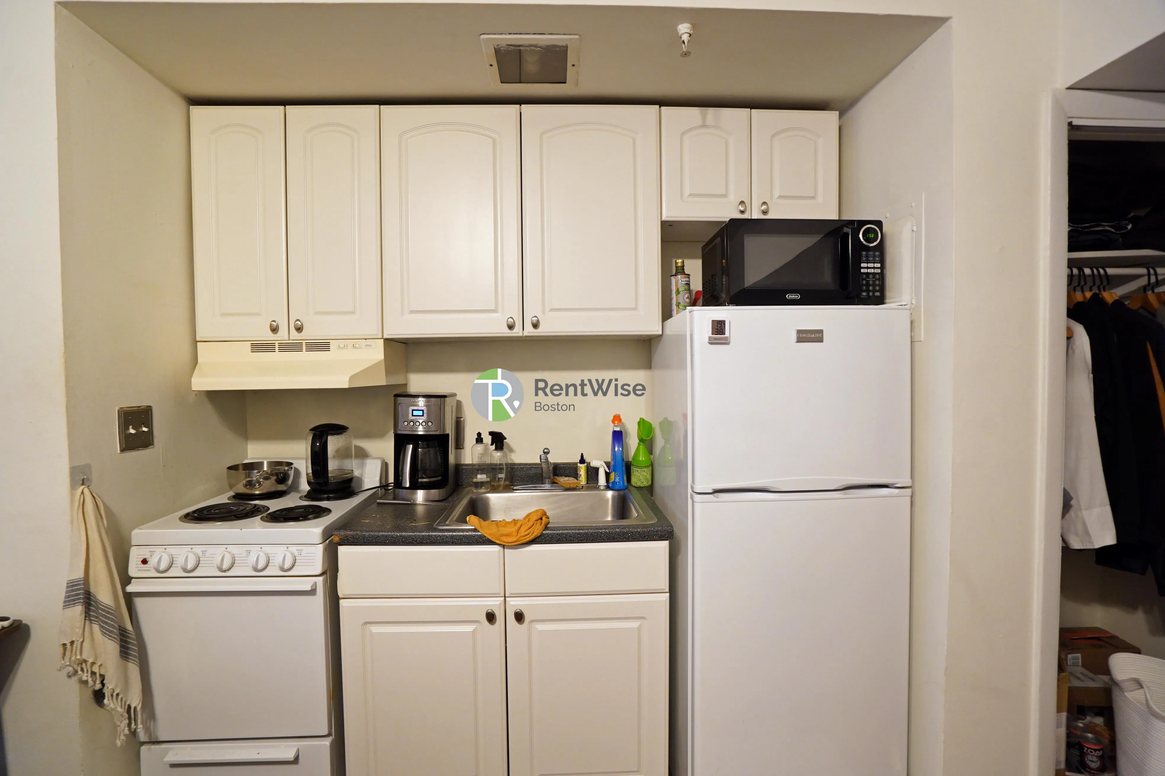 Studio bed, 1 bath apartment for rent at 529 Beacon St Unit 1, Back Bay — photo 5 of 11