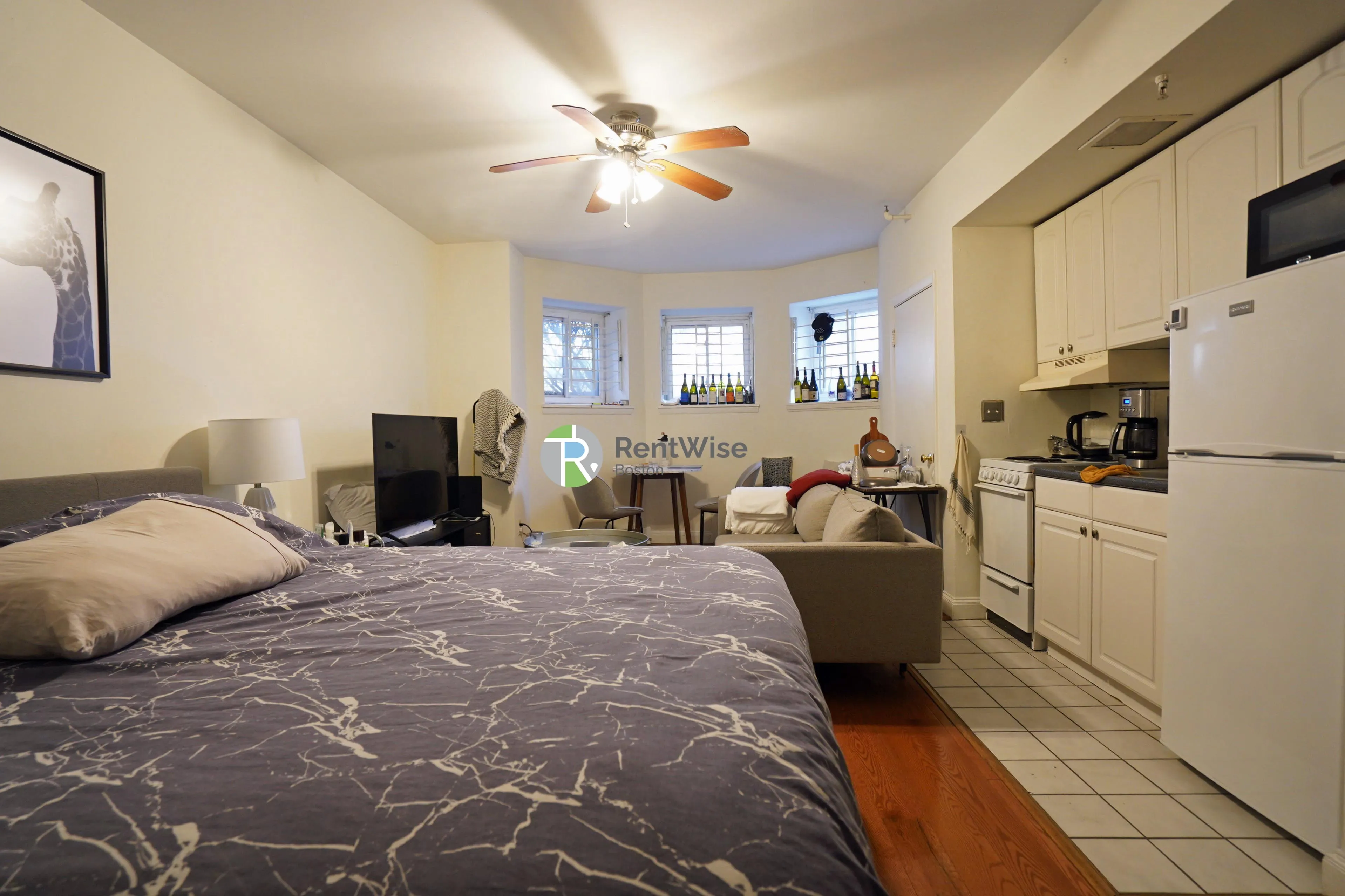 Studio bed, 1 bath apartment for rent at 529 Beacon St Unit 1, Back Bay — photo 2 of 11