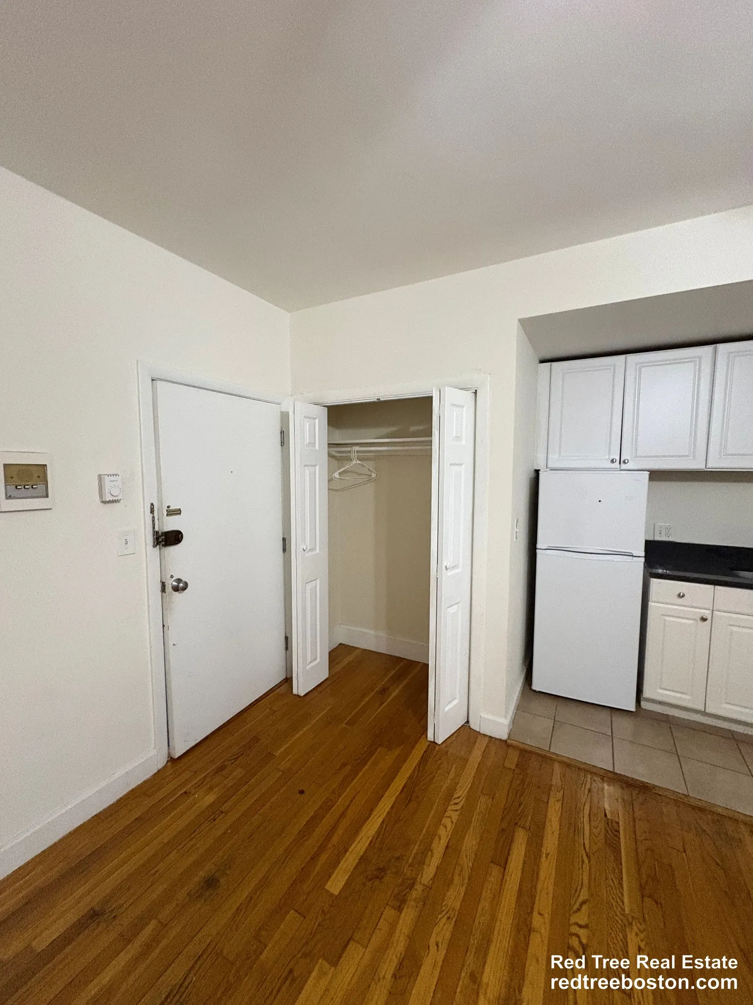 Studio bed, 1 bath apartment for rent at 529 Beacon St Unit 14, Back Bay — photo 4 of 5