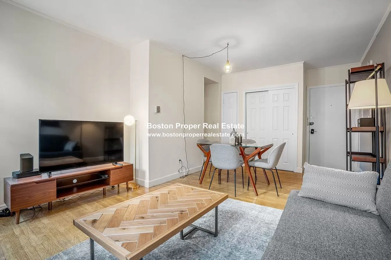 1 bed, 1 bath apartment for rent at 529 Beacon St Unit 17, Back Bay — photo 2 of 12