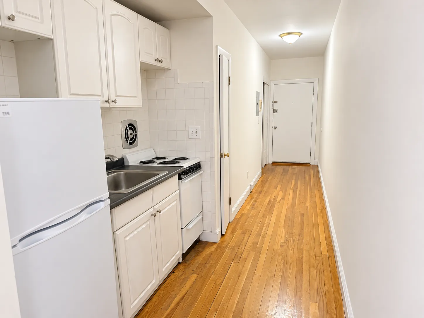 Studio bed, 1 bath apartment for rent at 529 Beacon St Unit 1O, Back Bay — photo 6 of 7