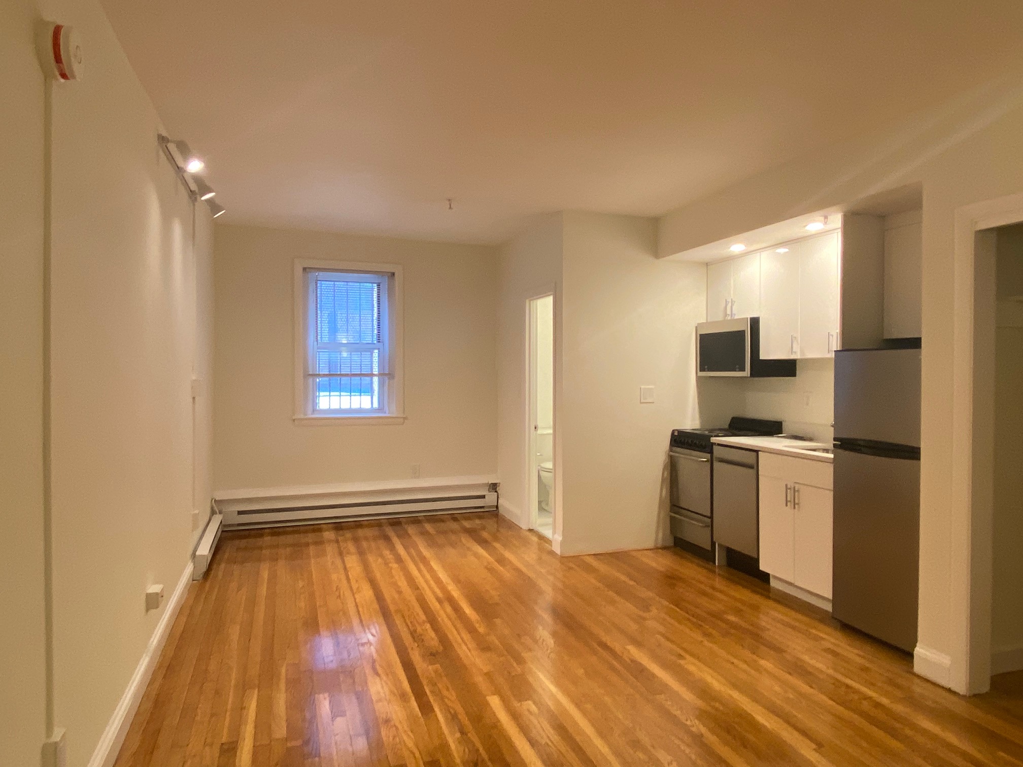 Studio bed, 1 bath apartment for rent at 529 Beacon St Unit 3, Back Bay — photo 1 of 10