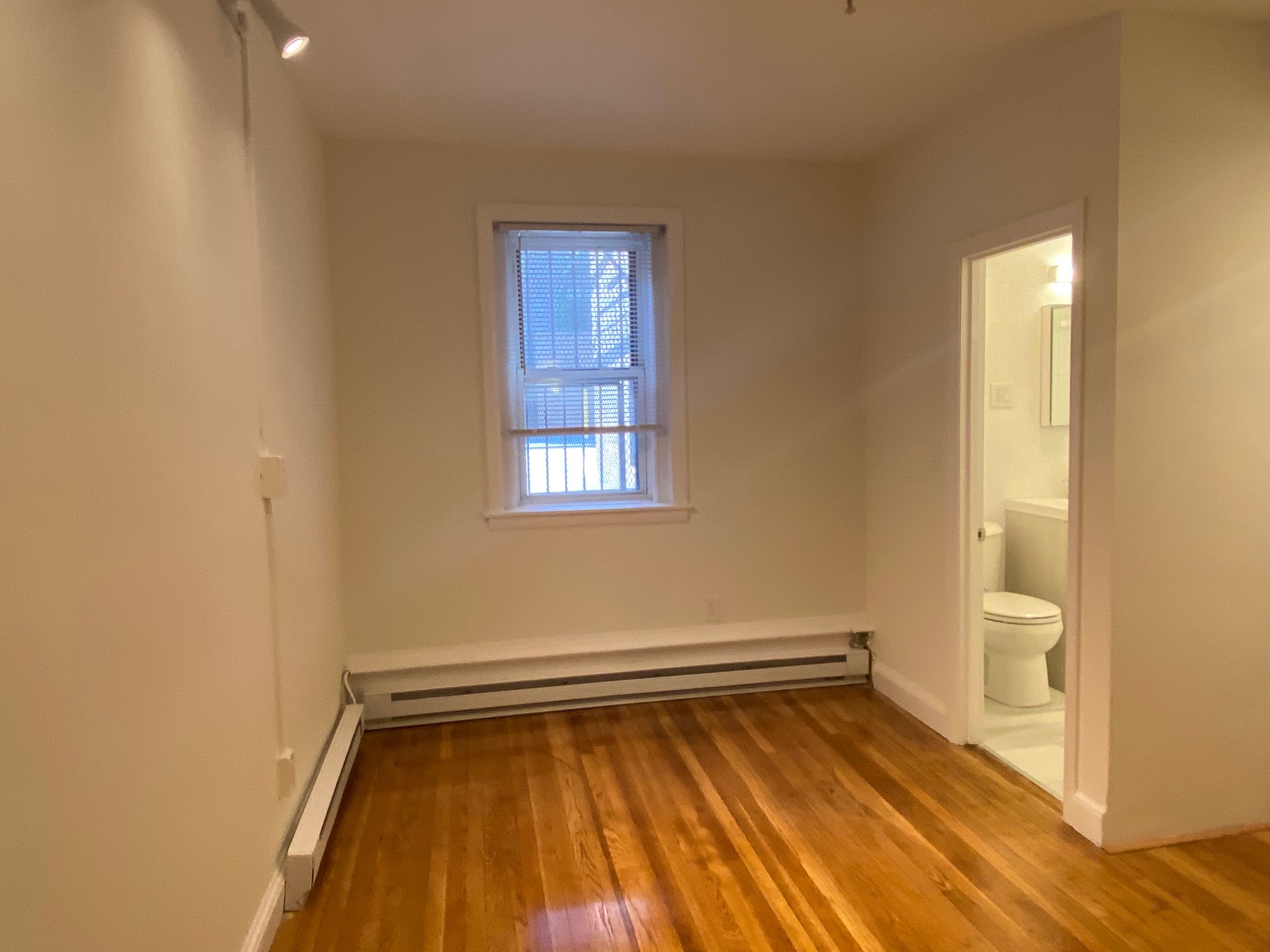 Studio bed, 1 bath apartment for rent at 529 Beacon St Unit 3, Back Bay — photo 4 of 10
