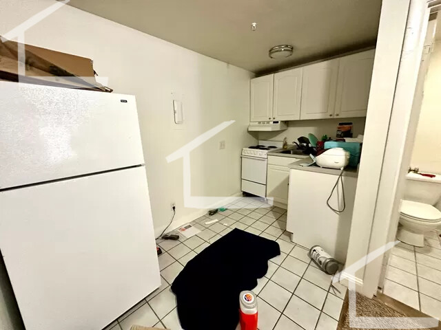 Studio bed, 1 bath apartment for rent at 529 Beacon St Unit 5, Back Bay — photo 5 of 6