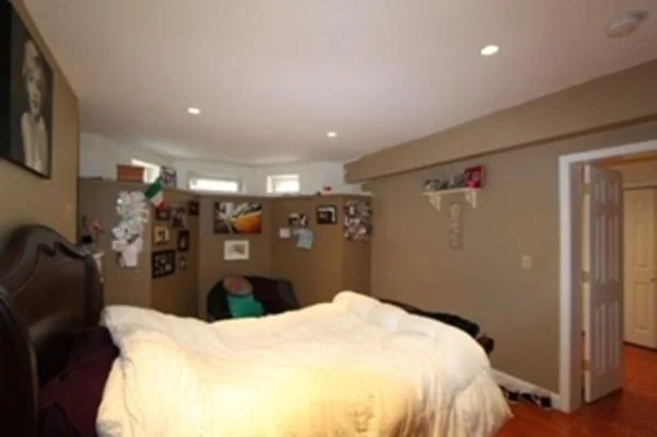 5 bed, 2 bath apartment for rent at 529 Newbury St Unit 1, Fenway — photo 10 of 14