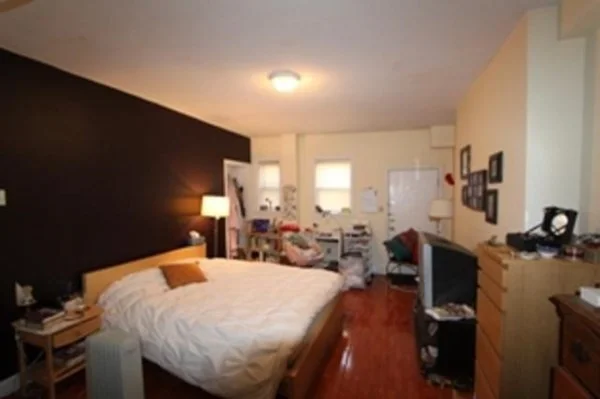 5 bed, 2 bath apartment for rent at 529 Newbury St Unit 1, Fenway — photo 9 of 14