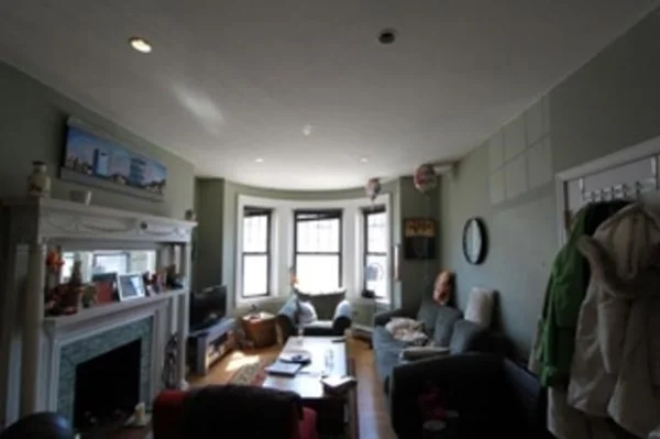 5 bed, 2 bath apartment for rent at 529 Newbury St Unit 1, Fenway — photo 2 of 14