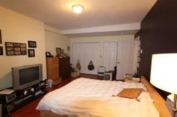 5 bed, 2 bath apartment for rent at 529 Newbury St Unit 1, Fenway — photo 8 of 14