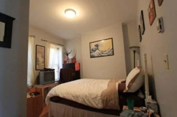 5 bed, 2 bath apartment for rent at 529 Newbury St Unit 1, Fenway — photo 4 of 14