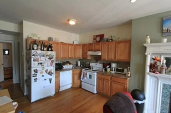 5 bed, 2 bath apartment for rent at 529 Newbury St Unit 1, Fenway — photo 1 of 14
