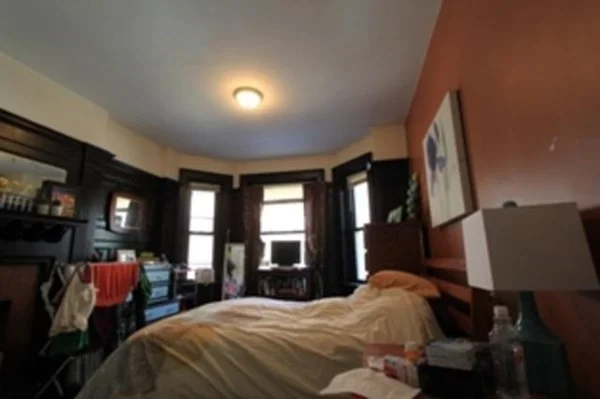 5 bed, 2 bath apartment for rent at 529 Newbury St Unit 1, Fenway — photo 3 of 14