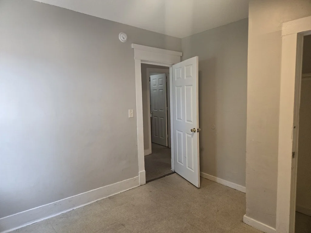 3 bed, 1 bath apartment for rent at 529 Union St Unit 1L, Springfield — photo 9 of 12