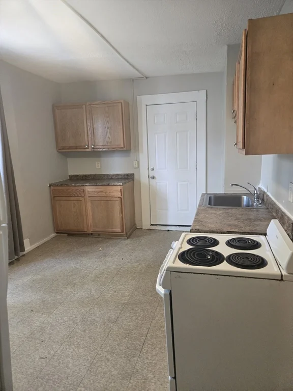 3 bed, 1 bath apartment for rent at 529 Union St Unit 1L, Springfield — photo 10 of 12