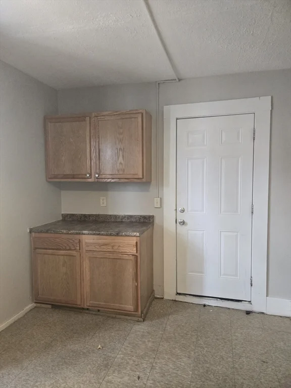 3 bed, 1 bath apartment for rent at 529 Union St Unit 1L, Springfield — photo 11 of 12