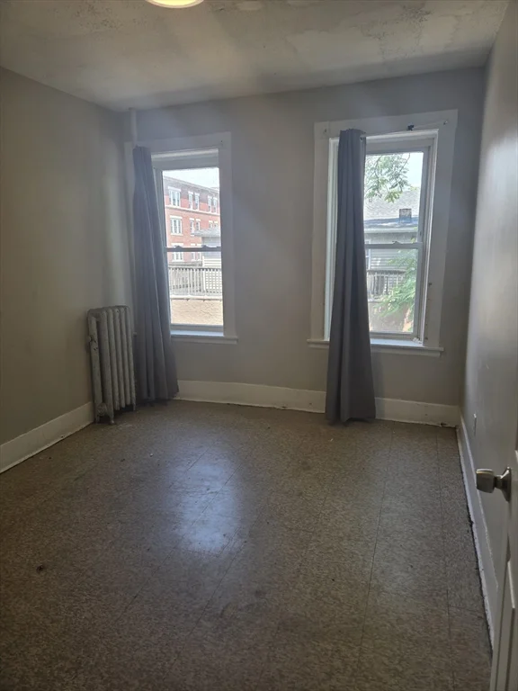 3 bed, 1 bath apartment for rent at 529 Union St Unit 1L, Springfield — photo 4 of 12