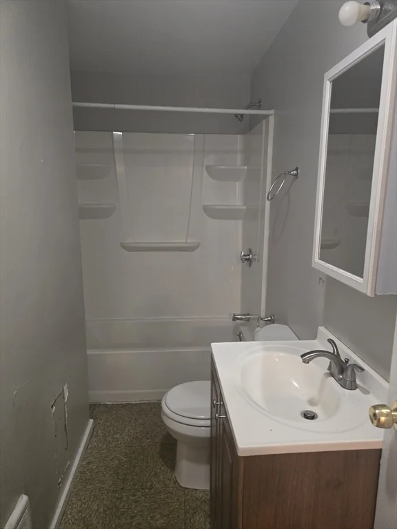 3 bed, 1 bath apartment for rent at 529 Union St Unit 1L, Springfield — photo 5 of 12