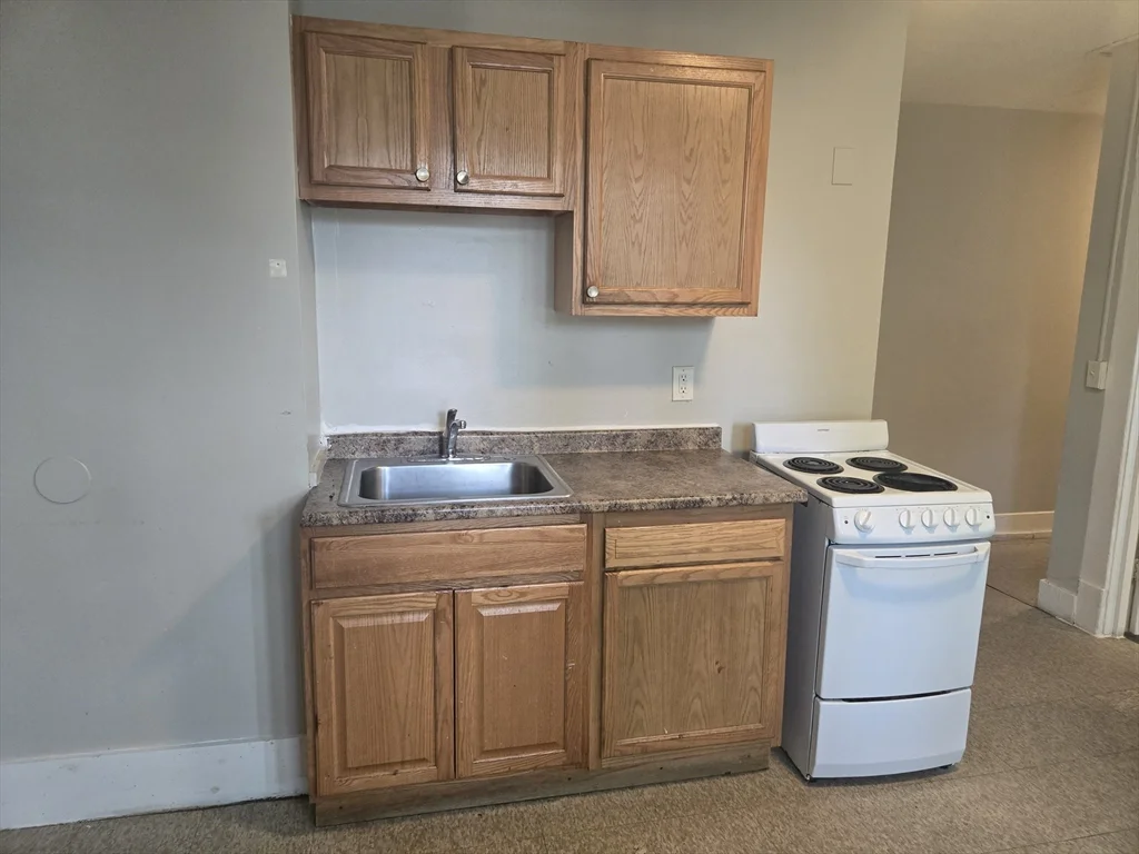 3 bed, 1 bath apartment for rent at 529 Union St Unit 1L, Springfield — photo 12 of 12