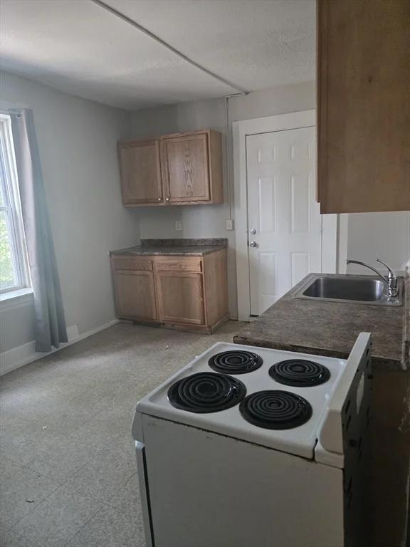 3 bed, 1 bath apartment for rent at 529 Union St Unit 1L, Springfield — photo 6 of 12