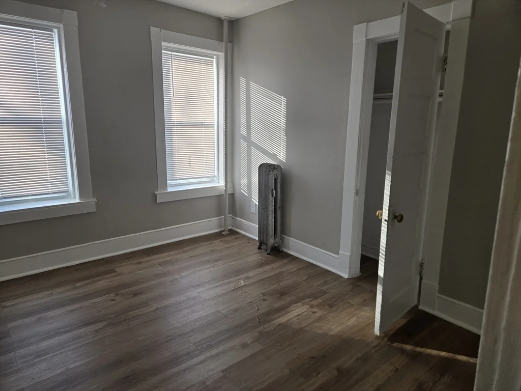 3 bed, 1 bath apartment for rent at 529 Union St Unit 1r, Hill McKnight — photo 4 of 13
