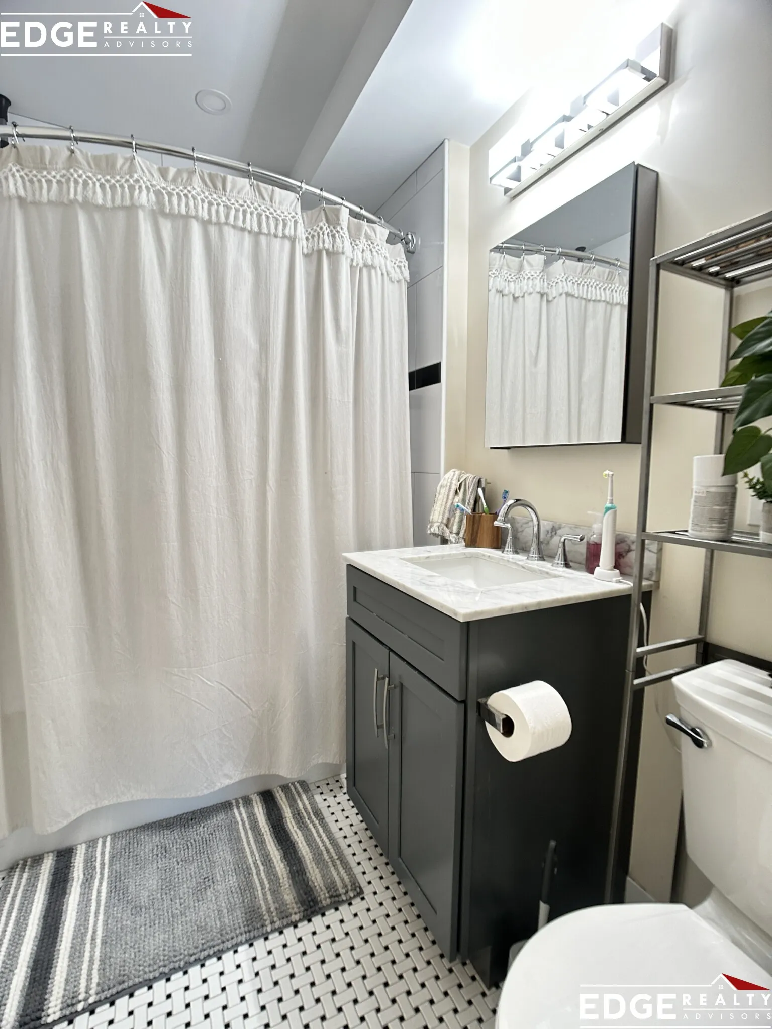 3 bed, 1 bath apartment for rent at 53 Beechcroft St Unit 2, Brighton — photo 9 of 10