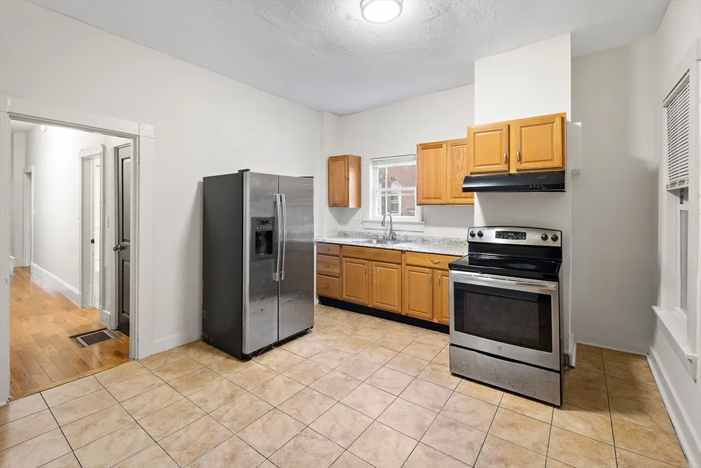 4 bed, 1 bath apartment for rent at 53 Copeland St Unit 2, Roxbury — photo 11 of 15