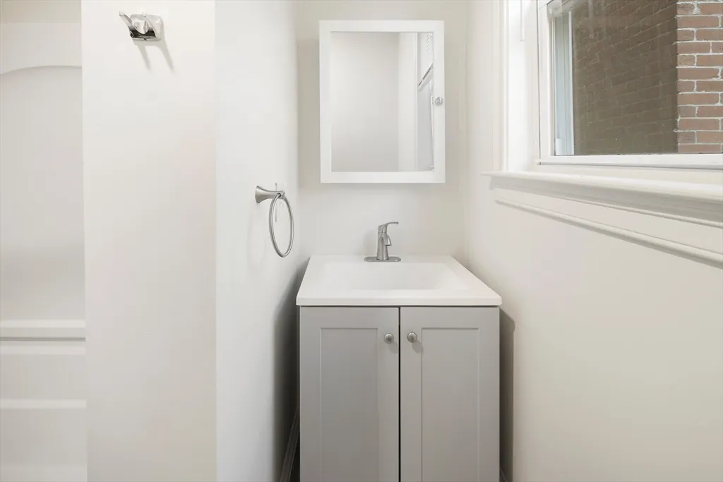 4 bed, 1 bath apartment for rent at 53 Copeland St Unit 2, Roxbury — photo 8 of 15