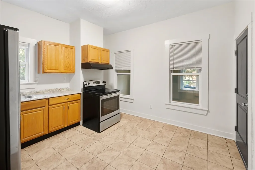 4 bed, 1 bath apartment for rent at 53 Copeland St Unit 2, Roxbury — photo 10 of 15